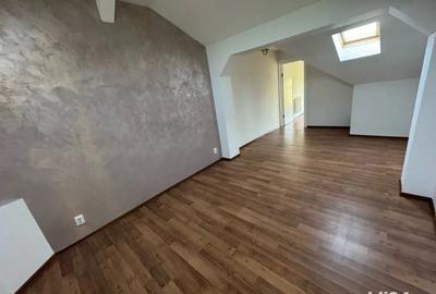Apartament cu 3 camere decomandat în Dumbrăvița