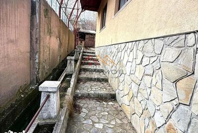 Casă cu 7 camere cu Teren 604 Mp în Poiana