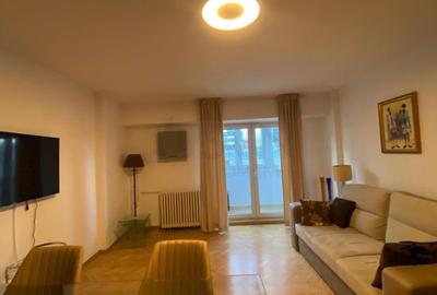 Apartament cu 2 camere decomandat, mobilat în P-ța Victoriei