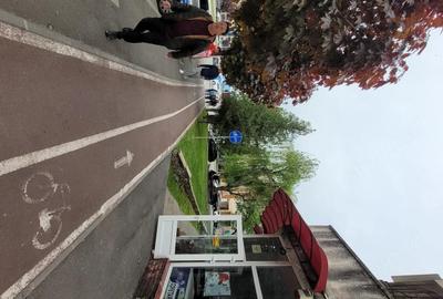 Spațiu comercial, de 40 mp, în Central - 4