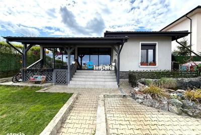 Casă cu 3 camere în Valea Adâncă