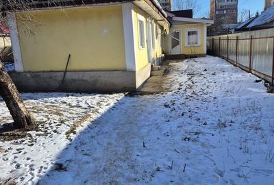 Casă cu 4 camere cu Teren 700 Mp în Dărmănești