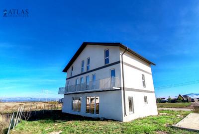 Casa luminoasa, rafinata! 5 camere, P+E+M, 3 bai, curte, parcare, panorama! - 1