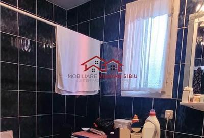 Casă cu 6 camere cu Canalizare în Central