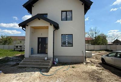 Casă cu 5 camere cu Teren 400 Mp în Domnești