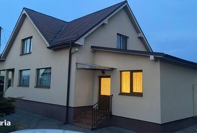 Casă cu 4 camere cu Teren 175 Mp în Uriu - 1