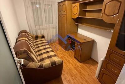 Apartament cu 3 camere în Cetate