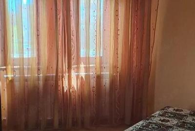 Apartament cu 3 camere decomandat în Km 4 - 10