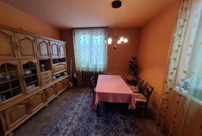 Str. Petofi Sandor proprietate compusa din casa + anexa locuibila, teren 570 mp - 3