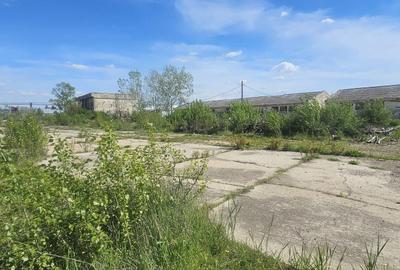 Teren Construcții intravilan de 2077 mp, în Est - 2