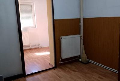 Apartament cu 2 camere decomandat în Calarași 4 - 11
