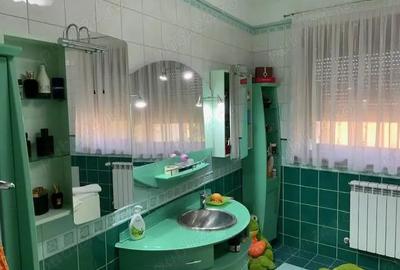 Vand sau schimb casa px1.zona centrala - 4