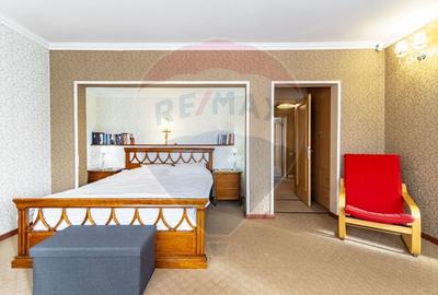 Casă cu 9 camere cu Teren 650 Mp în Tractorul - 32