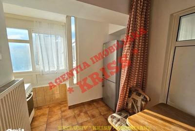 Apartament cu 3 camere decomandat în Central - 8