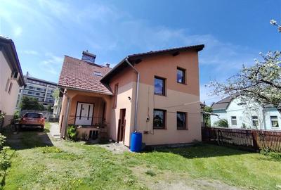 Duplex cu 7 camere cu Canalizare în Central - 2