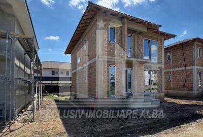 Casă individuală cu 4 camere cu Canalizare în Cetate - 2