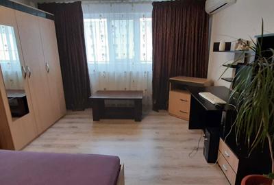 Garsonieră decomandată în Tineretului