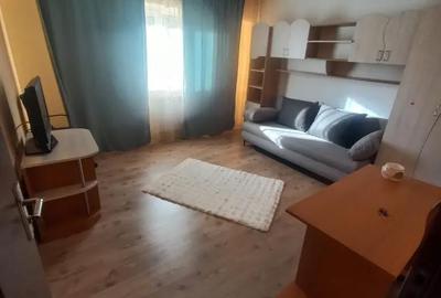 Garsonieră decomandată în Rogerius