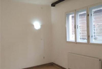 Apartament cu 3 camere decomandat în Central - 4