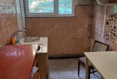 Apartament cu trei camere zona buna,partial renovat - 9