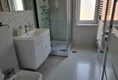Casă individuală cu 5 camere în Roșu