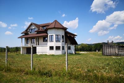 Casa P+1+M, 350 mp, teren 70 ari, Livezile, la 9 km de Bistri?a - 2