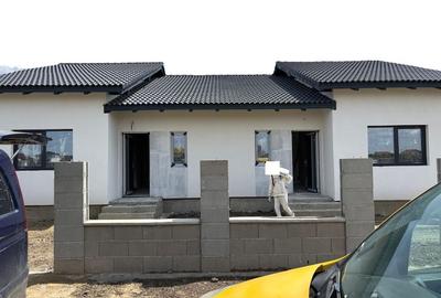 1/2 Duplex  pe parter- Mosnita Noua - aproape de Lidl.  Canalizare - 3