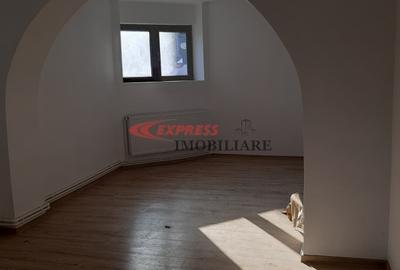 Apartament cu 2 camere semidecomandat în Banu Manta - 2