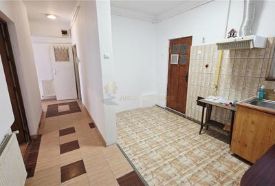 Apartament cu 3 camere semidecomandat, mobilat în Central - 9