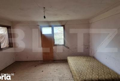 Teren de 1000 mp, în Izvoarele - 12