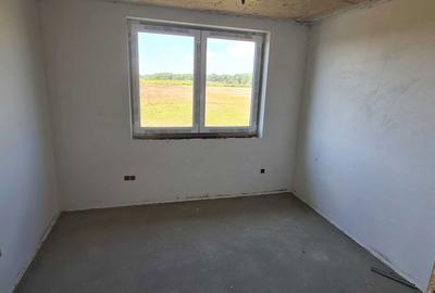 Casă cu 4 camere în Moșnița Veche - 3