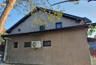 Casă cu 4 camere în Central - 2