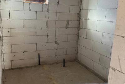 Vand casa la rosu cu tamplarie PVC - 10