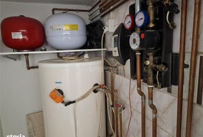 Casă cu 7 camere cu Teren 600 Mp în Central - 2