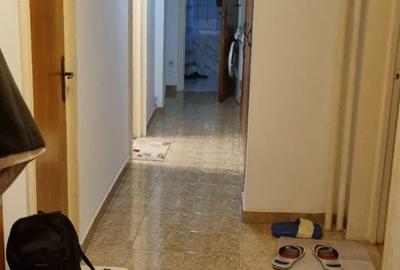 Apartament cu 4 camere decomandat, mobilat în Titan