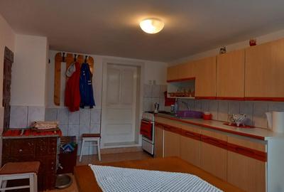 Casă cu 4 camere în Central - 2