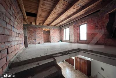 Casă cu Teren 3730 Mp în Stremț - 11