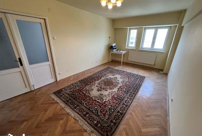 Garsonieră decomandată în Central