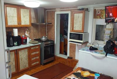 Casă cu 4 camere decomandat în Central