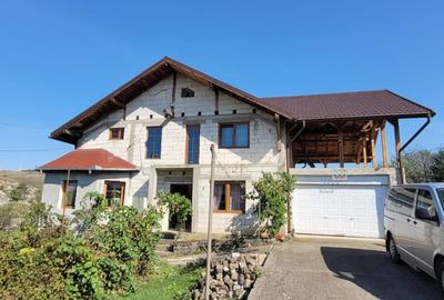 Casă individuală cu 5 camere în Periferie