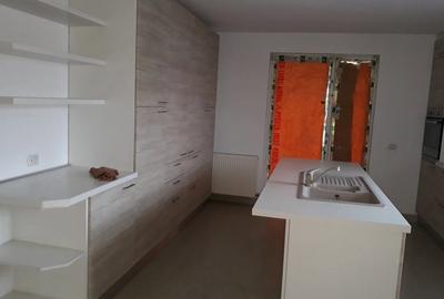 Casă cu Teren 3000 Mp în Sud - 1