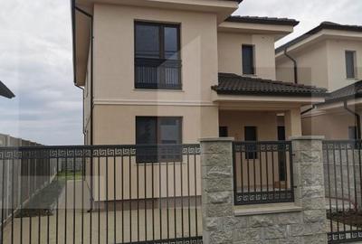 Casă cu 5 camere cu Teren 220 Mp în Ghiroda - 2