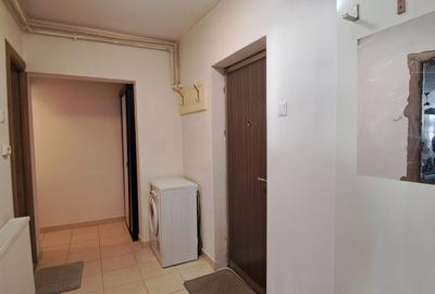 GARSONIERA / 1990 / DECOMANDATA / 42 mp /ET. 1 / STR. MAMULARI / PIATA UNIRII - 12