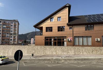 Spațiu comercial, de 1,400 mp, în Central - 5