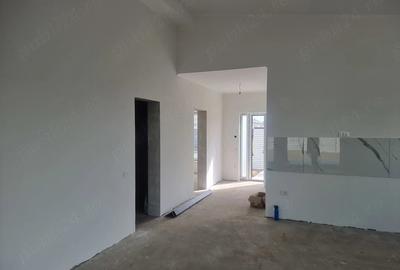 Casă cu 7 camere cu Teren 500 Mp în Sântandrei - 3