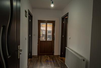 Casă cu 3 camere cu Teren 400 Mp în Comănești - 9