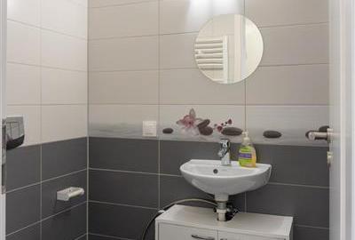 Apartament cu 3 camere decomandat, mobilat în Tractorul - 10