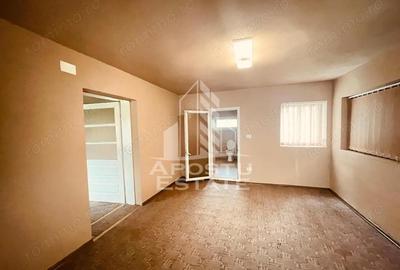 Casă cu 2 camere cu Teren 2000 Mp în Laz - 1