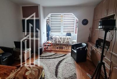 Apartament cu 3 camere semidecomandat în Central