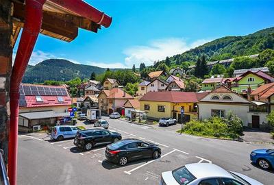 Apartament cu 6 camere decomandat în Schei - 3